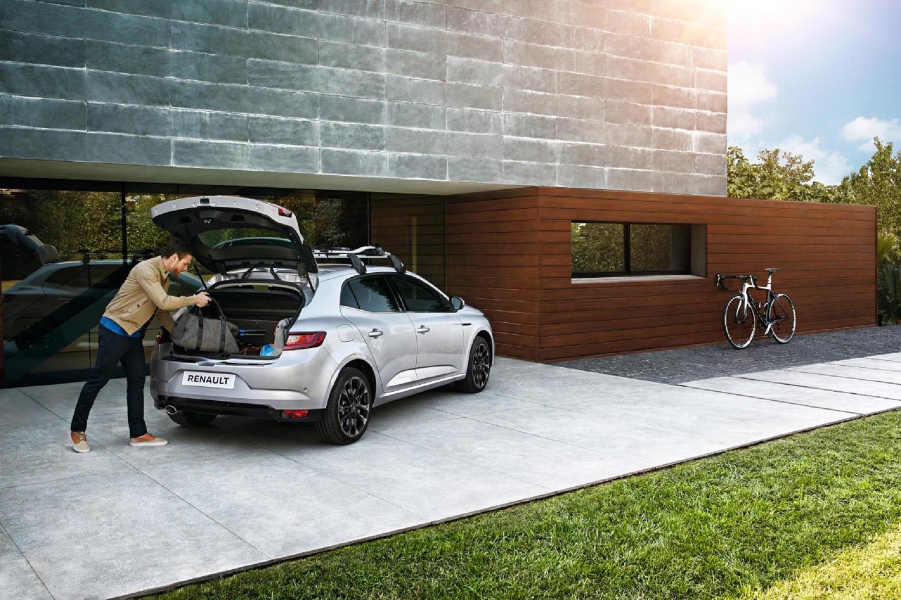 vehicule coffre ouvert