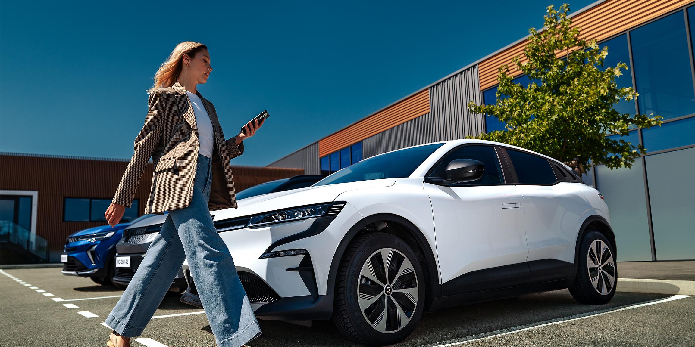 Femme parking Scenic